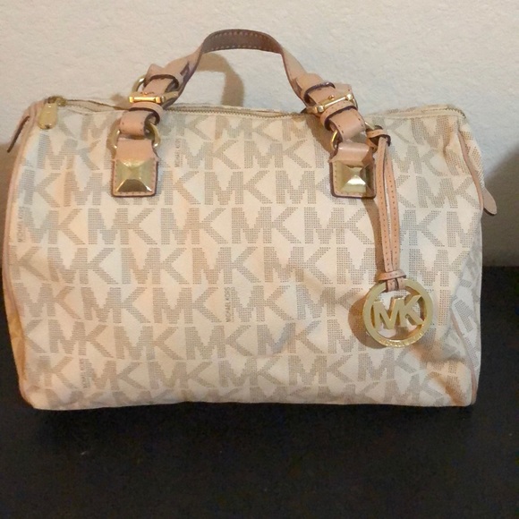 Michael Kors Handbags - Michael Kors medium handbag